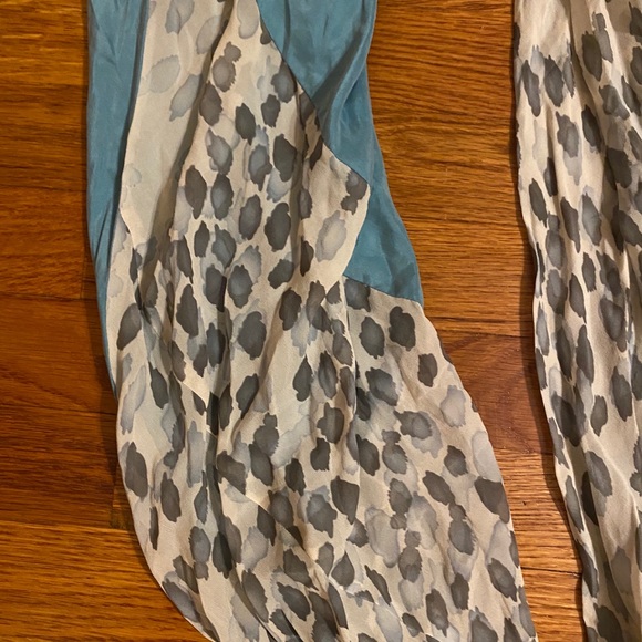 DKNY Pure Infinity Scarf - Picture 4 of 6